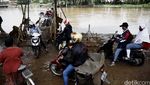 Perahu Eretan Belah Kanal Banjir Barat