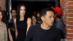 Ehm... Sophia Latjuba dan Ariel Gandengan Tangan