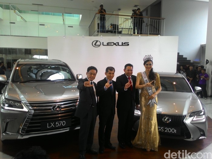 Lexus Luncurkan Sedan dan SUV Sekaligus