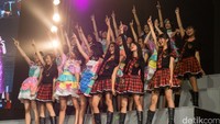 Sebanyak 65 member sukses menghibur para penggemar.