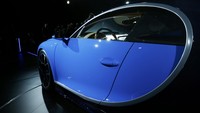 Bugatti Chiron yang menggendong mesin W16 8.0 liter dengan empat turbocharger mampu menyemburkan tenaga hingga 1.500 daya kuda pada 6.700 RPM. Denis Balibouse/Reuters/detikFoto.