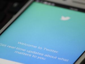 Twitter Uji Batasi Pengguna Non Pelanggan Kirim DM