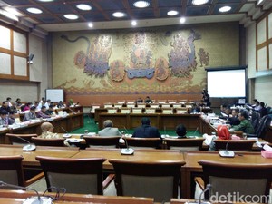Benarkah China Bisa Ambil Alih Bank BUMN Jika Gagal Bayar Utang?
