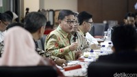 Rapat tersebut membahas isu-isu aktual mengenai pertanahan dan tata ruang serta evaluasi pencapaian program Kementerian ATR/BPN.