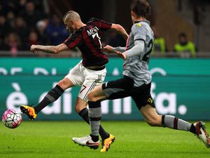 Menez Bahagia di Milan
