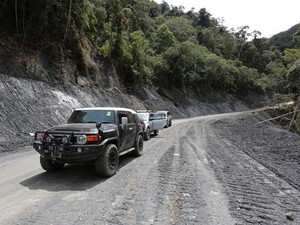 Sulitnya Bangun Jalan Trans Papua: Pekerja Diculik, Ekskavator Harus Dipreteli