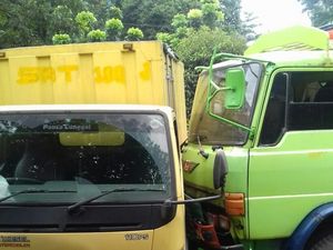 Keserempet Tabrakan Beruntun di Cileungsi, Pedagang Asongan Dibawa ke RS