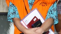 Bobby disangka melanggar pasal 2 ayat 1 atau pasal 3 undang-undang nomor 20 tahun 2001 tentang pemberantasan tindak pidana korupsi. Kerugian negara untuk sementara diduga sebesar RP 40 miliar.