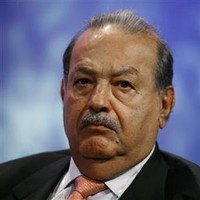 Carlos Slim Helu merupakan pendiri Grupo Carso yang memayungi sejumlah perusahaan besar di Meksiko. Ia juga mengelola America Movil, operator ponsel terbesar di Amerika Latin. Dengan nilai kekayaan bersih Rp 904,5 triliun, Carlos masih tinggal di rumah yang telah ditempatinya selama 40 tahun. Ia juga lebih suka mengendarai Mercedes-Benz lamanya dan menghabiskan waktu makan makanan rumahan bersama anak-anak dan cucunya, ketimbang bersantap di restoran mewah. Foto: Reuters