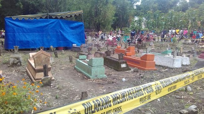 Makam Lasiman Dibongkar Diduga Tewas Dibunuh