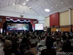 Pecinta Sepakbola Berkumpul di Mapolda Jatim, ini Hasilnya