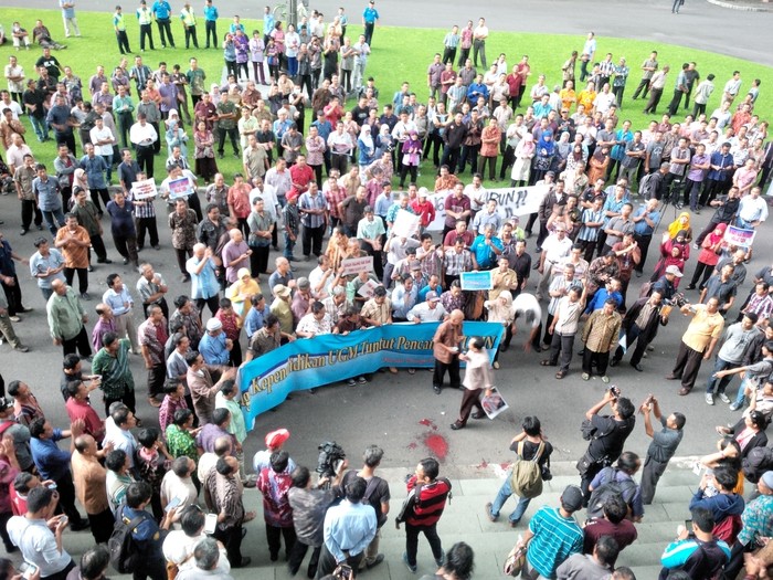 Ratusan PNS UGM Demo Tuntut Tunjangan Kinerja yang Mandek Selama 1,5 Tahun