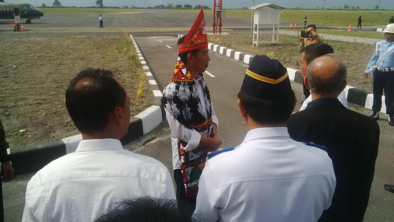 Jokowi Ajak Makan Siang Para Sahabat Lamanya Saat Bekerja di Aceh Jokowi Ajak Makan Siang Para Sahabat Lamanya Saat Bekerja di Aceh
