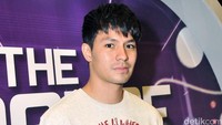 Fero tampil kasual dengan sweater putih. Pool/Noel/detikFoto.
