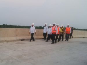 Rajin Tinjau Proyek Trans Sumatera, Jokowi: Kalau Dicek Semangat