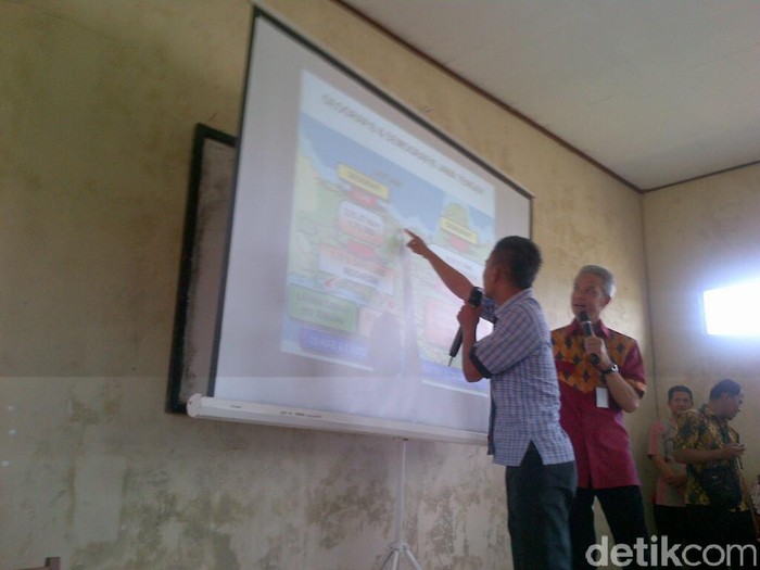 Mengajar di Pulau Terluar Cilacap, Gubernur Ganjar Kaget Sekolah Dikepung Air