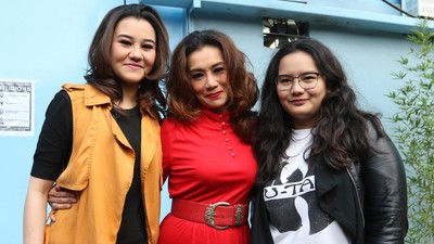 Happy Family! Reza Artamevia dan Anak-anaknya