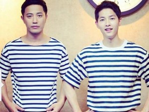Gaya Kocak Song Joong Ki dan Jin Goo Heboh Nonton Red Velvet