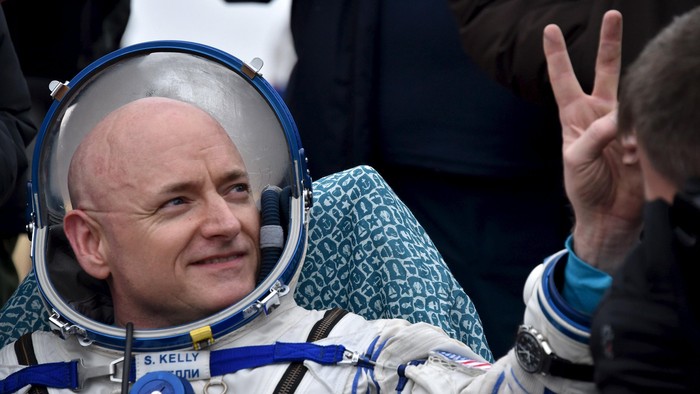 U.S. astronaut Scott Kelly gestures shortly after landing near the town of Dzhezkazgan (Zhezkazgan), Kazakhstan, March 2, 2016. REUTERS/Kirill Kudryavtsev/Pool