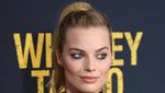 Sexy in Black Margot Robbie Dalam Gaun Hitam