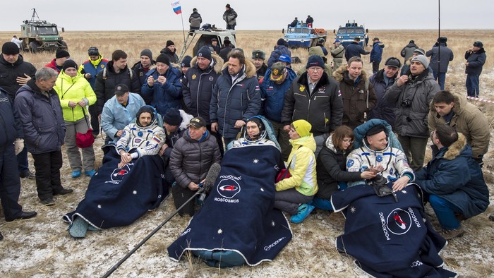 Setahun di Luar Angkasa, Astronot AS-Rusia Diberi Selimut Setibanya di Bumi