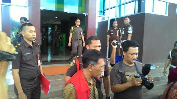 Dua Pejabat dan Satu Rekanan KPU Jatim Ditahan