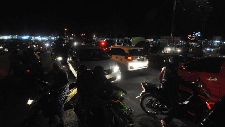 Status Peringatan Dini Tsunami Dicabut, Warga Padang Mulai Kembali ke Rumah Status Peringatan Dini Tsunami Dicabut, Warga Padang Mulai Kembali ke Rumah
