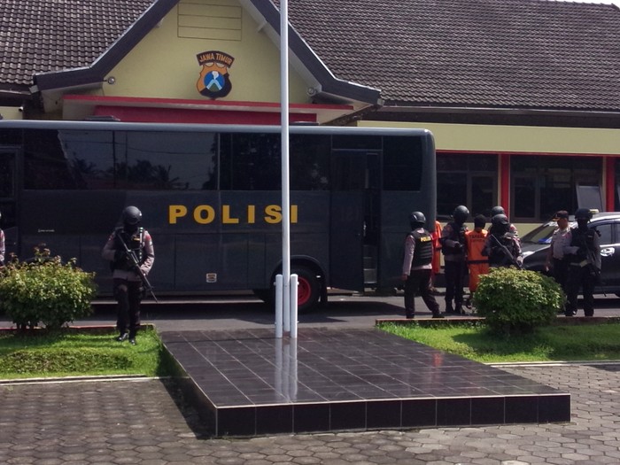 2 Terduga Teroris yang Ditangkap di Malang Dibawa ke Jakarta