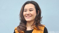 Ia mengaku sedikit kesulitan jika membawakan lagu milik sang bunda. Pool/Ismail/detikFoto.