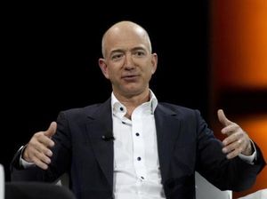 Jeff Bezos Lagi Sedih Kapalnya yang Seharga Rp 7,5 T Tak Bisa Jalan