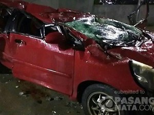 Mobil Honda Jazz Terjun dari Lantai 5 Parkiran Mal Detos, 2 Orang Tewas