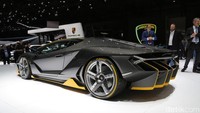 Centenario akan menjadi mobil terbatas Lamborghini lainnya seperti Reventon, atau Veneno.