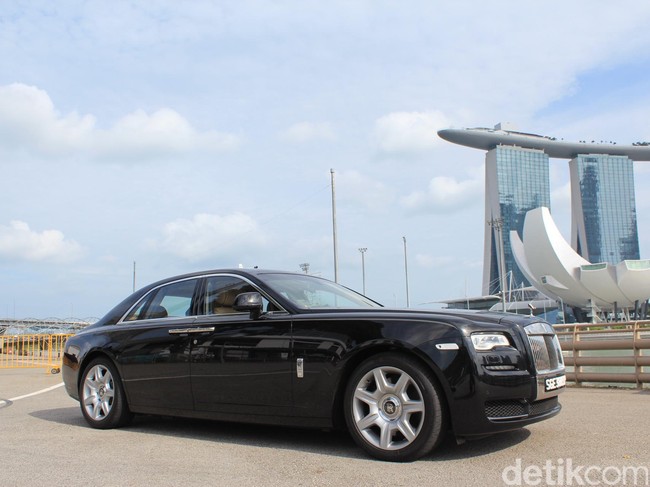 Menjajal Si Hantu Tunggangan Maharaja, Rolls-Royce Ghost