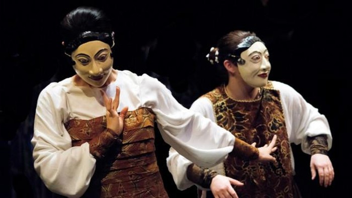 Paduan Kisah Yunani dan Tarian Indonesia di London