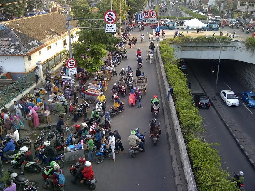 Ulah Orang Indonesia yang Tuai Kritik: Buang Sampah 