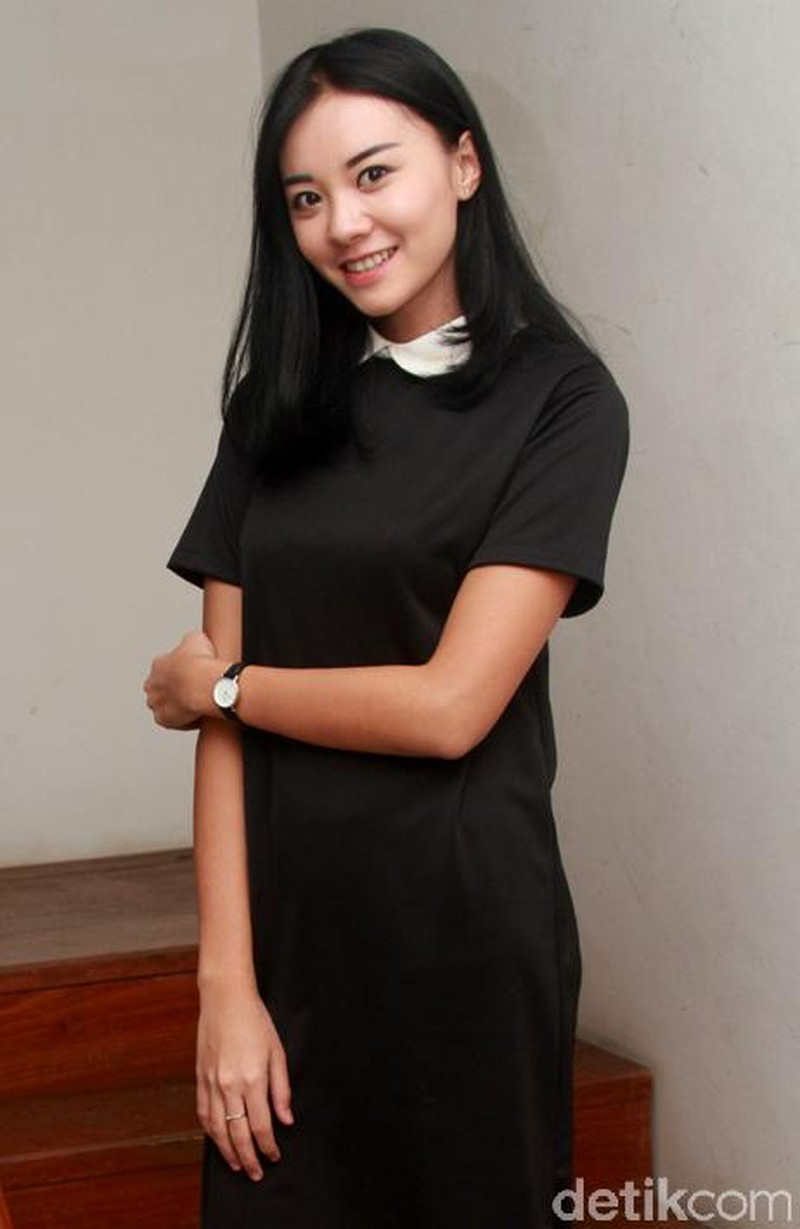 Cleopatra eks JKT48 saat ditemui di sela-sela syuting video klip Billy Syahputra di kawasan Kebayoran Baru, Jakarta Selatan, Rabu (2/3/2016).
