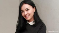 Cleo saat ditemui di sela-sela syuting video klip Billy Syahputra di kawasan Kebayoran Baru, Jakarta Selatan, Rabu (2/3/2016). Pool/Gus Mun/detikFoto.