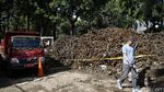 Sampah Bungkus Kabel Digaris Polisi