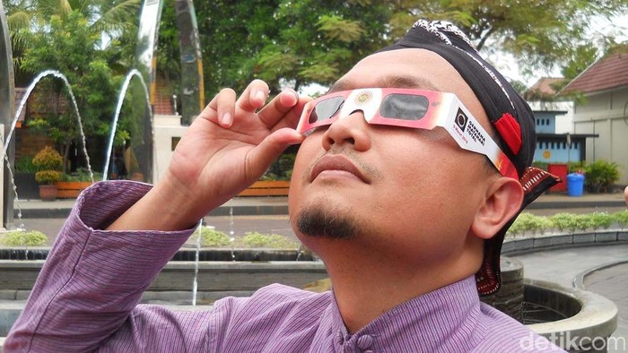 Begini Cara Aman Melihat Gerhana Matahari di Jakarta dan Sekitarnya