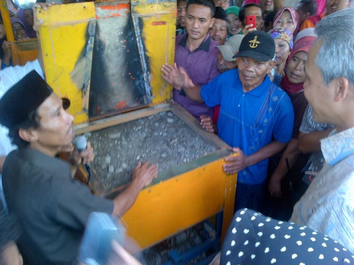 Harapan Gubernur Ganjar ke Sariman, Pencipta Alat Berat Mini dari Barang Bekas