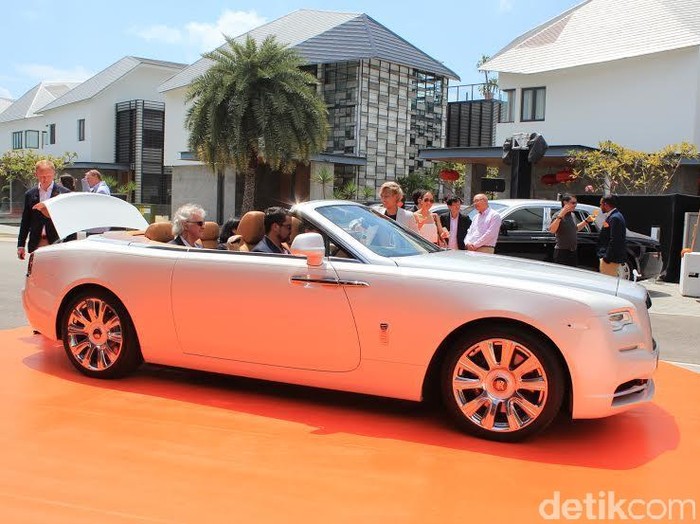 Mengintip Kecanggihan Atap Rolls-Rocye Dawn