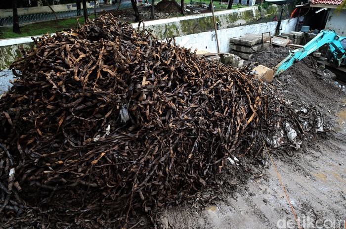 Kecurigaan Ahok, Ada yang Sengaja Menaruh Sampah Bungkus Kabel