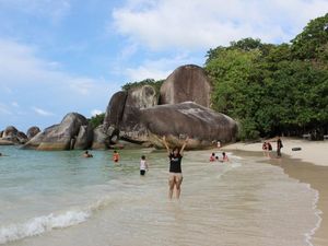 Lihat Gerhana di Belitung, Datangi Juga 5 Pantai Cantiknya