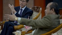 Menteri Desa, Pembangunan Daerah Tertinggal dan Transmigrasi Marwan Jafar menerima Duta Besar Amerika Serikat untuk Indonesia Robert O. Blake di Kantor Kemendes PDTT, Jakarta, Kamis (3/3/2016).