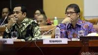 Menkominfo Rudiantara bersama Ketua KPI Pusat, Judhariksawan mengikuti Rapat Intern Panja RUU tentang Penyiaran dengan Komisi I DPR di Komplek Parlemen, Senayan, Jakarta, Kamis (3/3/2016).