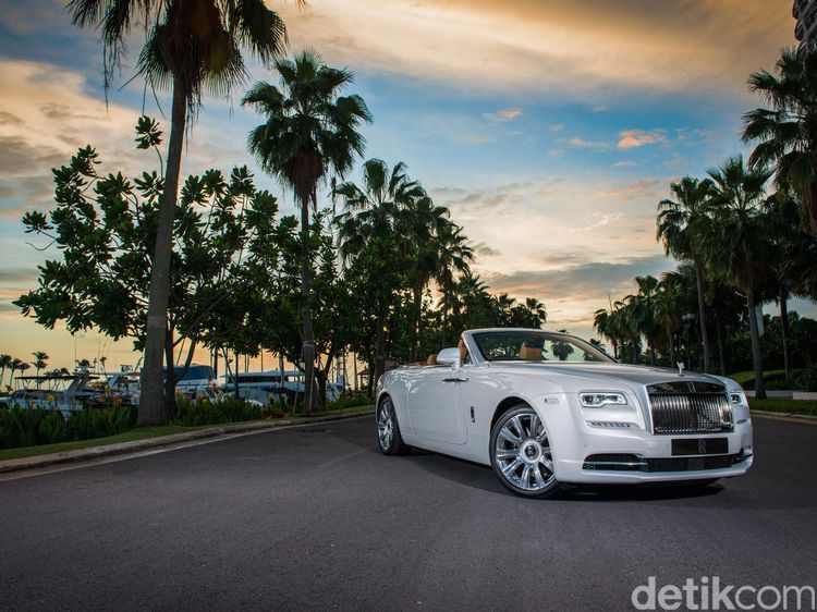 Rolls-Royce Dawn Pertama Kali Diluncurkan di ASEAN