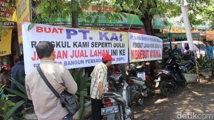PKL Stasiun Buduran Sidoarjo Tolak Penggusuran oleh PT KAI