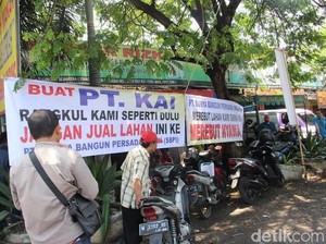 PKL Stasiun Buduran Sidoarjo Tolak Penggusuran oleh PT KAI
