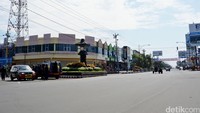 Simulasi ini menggambarkan ancaman teror di Kantor PLN APP Purwokerto dan Mal Tamara Plaza, Kamis (3/3/2016).