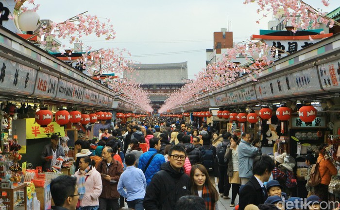 Sensoji Temple di kawasan Asakusa yang merupakan salah satu destinasi unggulan Kota Tokyo.